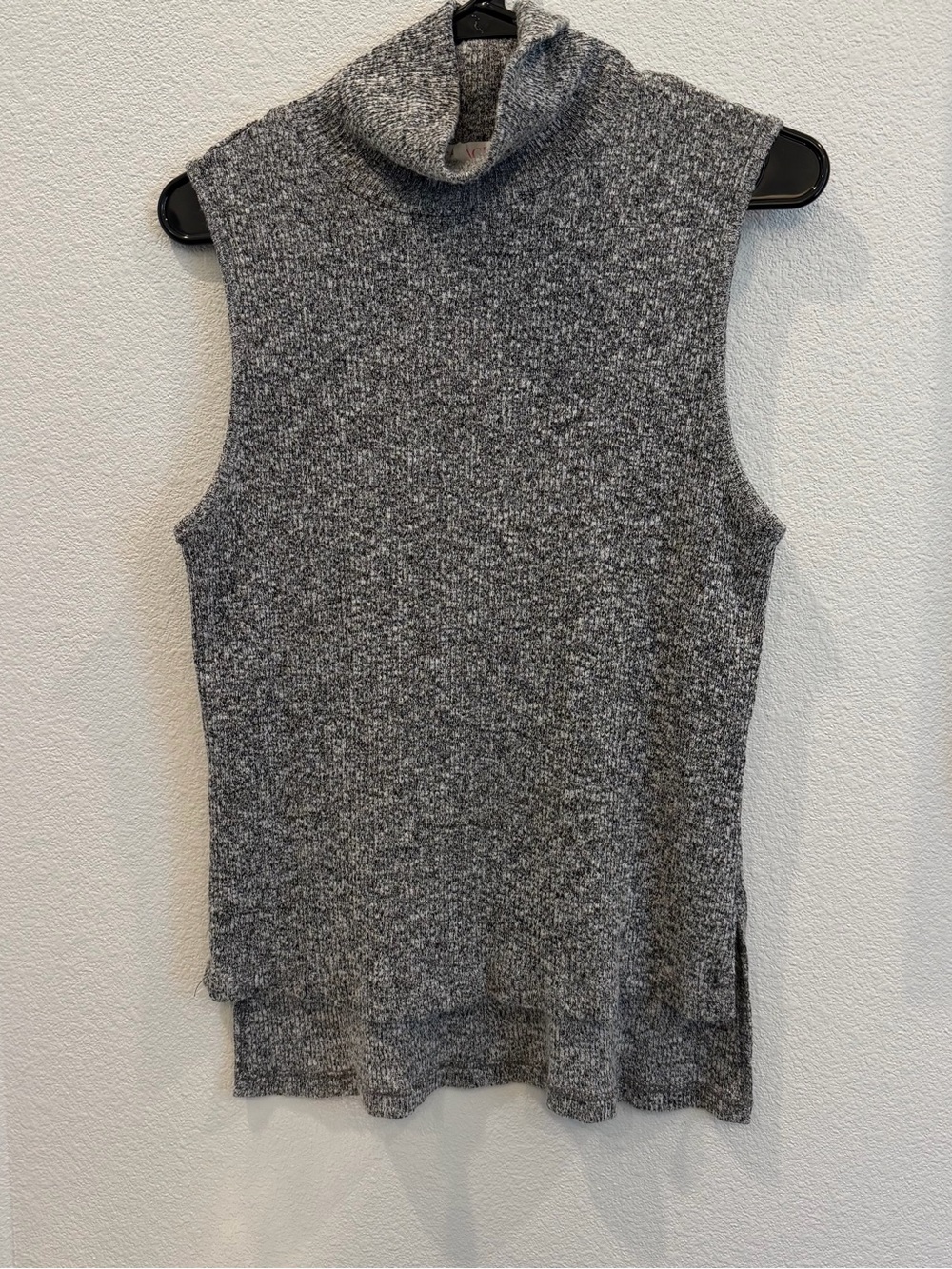a'gaci Gray Sleeveless Turtleneck Knit Tank
